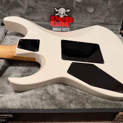 ESP M-II Deluxe 2017 - Snow White Japan Custom Shop image 4