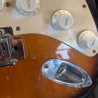 Silvertone SS15 Revolver Double Cut 2000s - Sunburst image 9