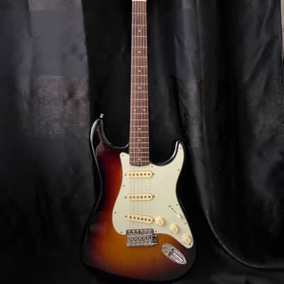 Fender American Vintage II '61 Stratocaster 2022 - Present - 3-Color Sunburst image 1