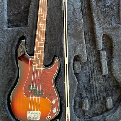 Fender American Special Precision Bass 3-tone Sunburst image 3