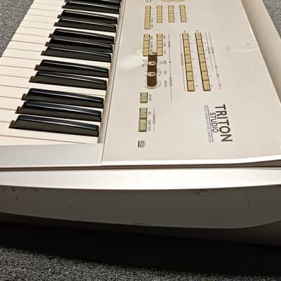 Korg Triton Studio 61 w HDD image 8