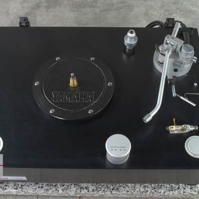 YAMAHA GT-2000 Direct Drive Turntable in Very Good Condition image 7