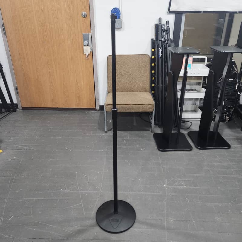On-Stage MS9210 Heavy-Duty Mic Stand with 10" Base imagen 1