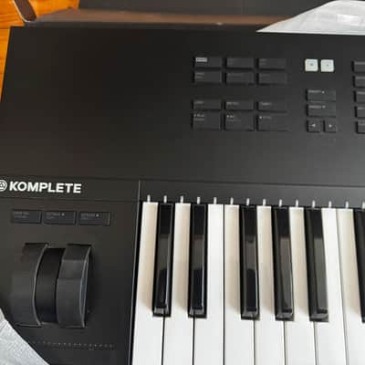 Komplete Kontrol S49 MK2 + Komplete Select + Ableton Live Lite image 5