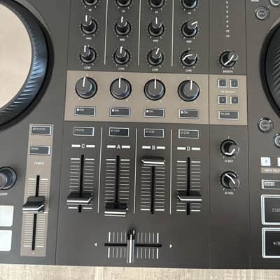 Native Instruments Traktor Kontrol S3 DJ Controller 2019 - Present - Black image 8