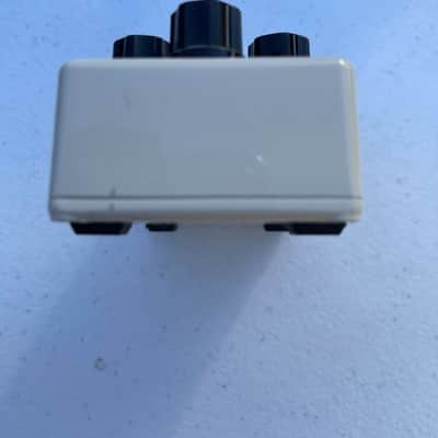 MXR Dunlop M-66 Classic Overdrive White Guitar Effect Pedal image 5