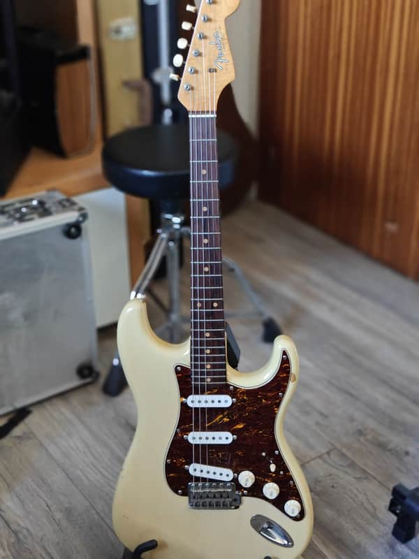 Fender Stratocaster 1985 with original 1963 Fender Musicmaster neck image 1