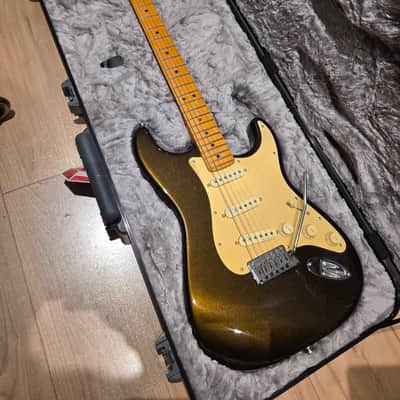 Fender American Ultra Stratocaster with Maple Fretboard 2019 - Present - Texas Tea image 9