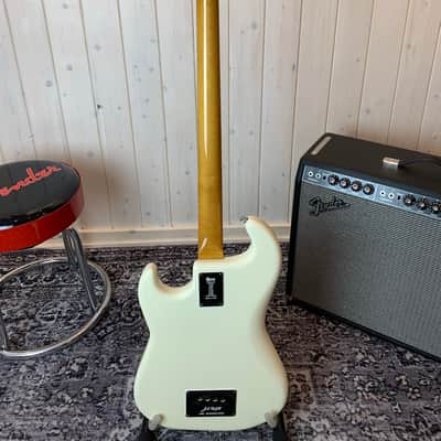 Burns Limited Edition 1964 Shadows Bass John Rostill nr. 287 of 500 2006 White image 2