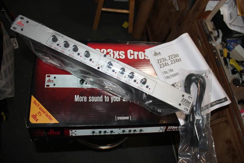 dbx 223xs Stereo 2-Way / Mono 3-Way Crossover (XLR) image 1