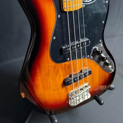 Squier Classic Vibe 70's Jazz Bass 4-String Bass Guitar 3-Tone Sunburst Finish image 5