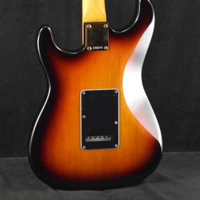 Fender Stevie Ray Vaughan Stratocaster Pau Ferro Fingerboard 3-Color Sunburst image 7
