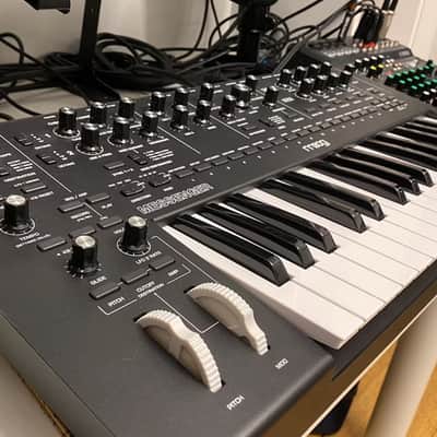 Moog Messenger 32-Key Monophonic Synthesizer 2025 - Present Black image 2
