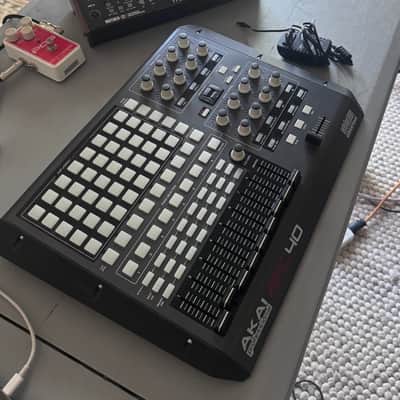 Akai APC40 2010s - Black image 1
