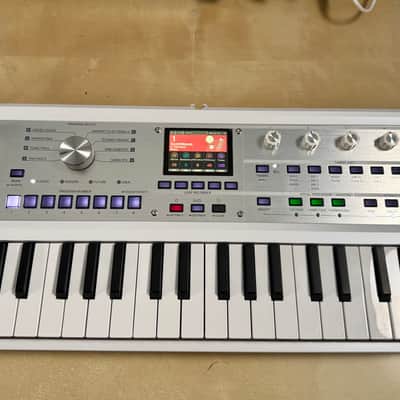Korg MicroKORG 2 37-Key Synthesizer/Vocoder 2024 - Present - White