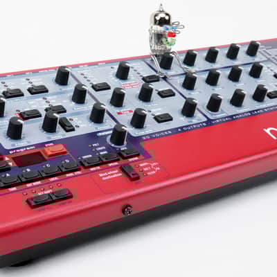 Clavia Nord Rack 2X Synthesizer Desktop 20-Voice + Neuwertig + 1,5J Garantie