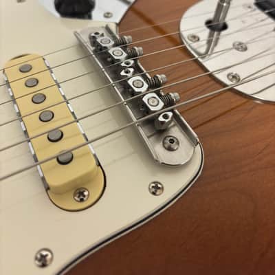 Fender Vintera '60s Jaguar with Pau Ferro Fretboard 2019 - 2023 - 3-Color Sunburst - Upgraded image 7