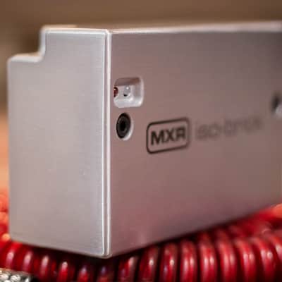 MXR M238 Iso-Brick 10-output Isolated Guitar Pedal Power Supply image 4