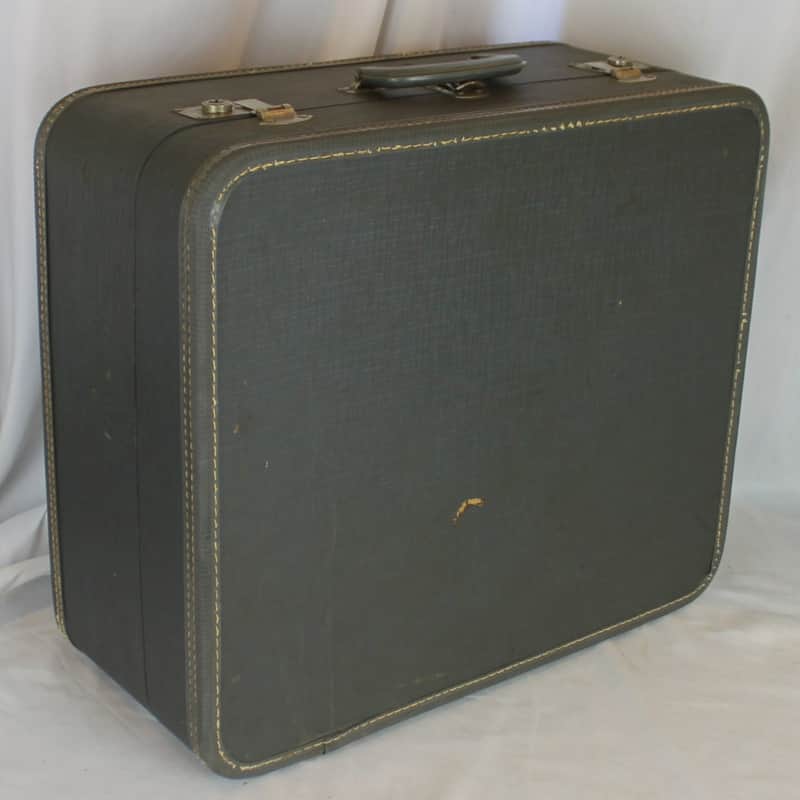 Light Gray Italian Hard Case for Accordion 20.25" x 17.25" x 8.75" (51.50cm x 43.75cm x  22.25cm) image 1