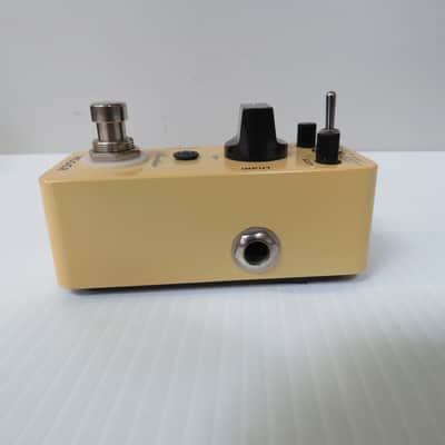 MOOER Acoustikar Acoustic Guitar Simulator Effect Pedal - Cream image 4