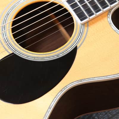 2009 Martin OMC Aura Cutaway Natural Acoustic/ Electric Guitar + OHSC image 4