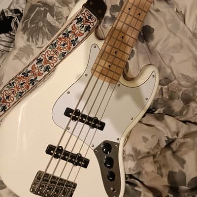 Fender Squier Affinity Series Jazz Bass V 2023 - White image 2