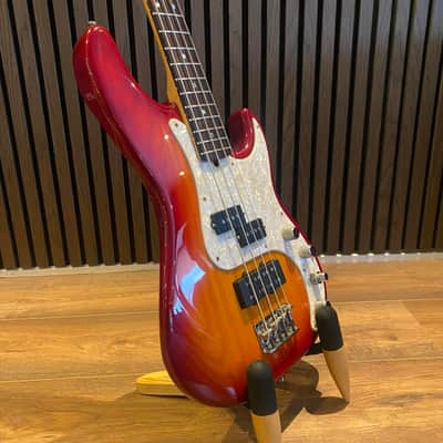 Fender American Deluxe Precision Bass 2003 - Cherryburst image 4