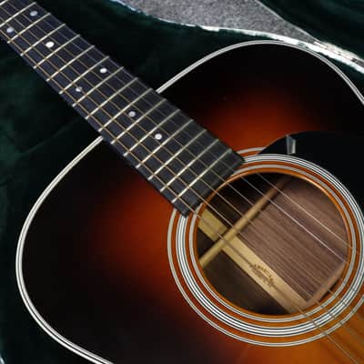 Martin 000-28 Sunburst Mint Condition w/original case image 4
