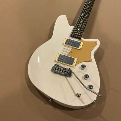 Reverend  Descent W Barotone 2025 - Trans White with case image 6