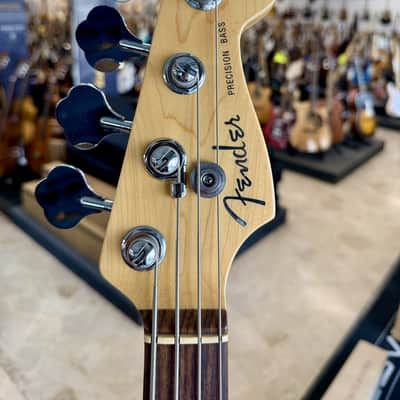 Fender AMERICAN DELUXE PRECISION BASS image 2