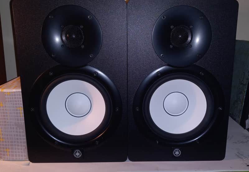Yamaha HS7 pair, with stands and cables image 1