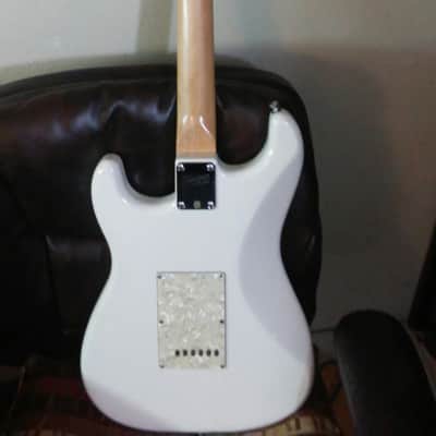 Squier Vintage Modified Stratocaster Strat MIJ Alnico 52 Pickups Fender Big Block Tremolo Bridge image 2