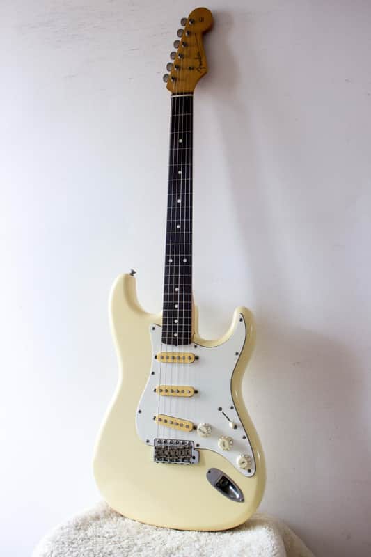 Fender Japan ST62-55 Eシリアル 1986年製 Fender Japan '62 Stratocaster ST62-55 Vintage White 1986 | Reverb
