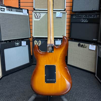 Fender Limited Edition "Suona Stratocaster® Thinline", Violin Burst with Hard Case - Open Box image 2