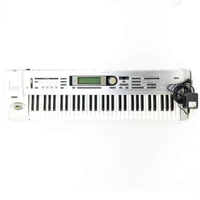 Korg Triton Le 61-Key Workstation Synthesizer with Power Supply & Hard Case