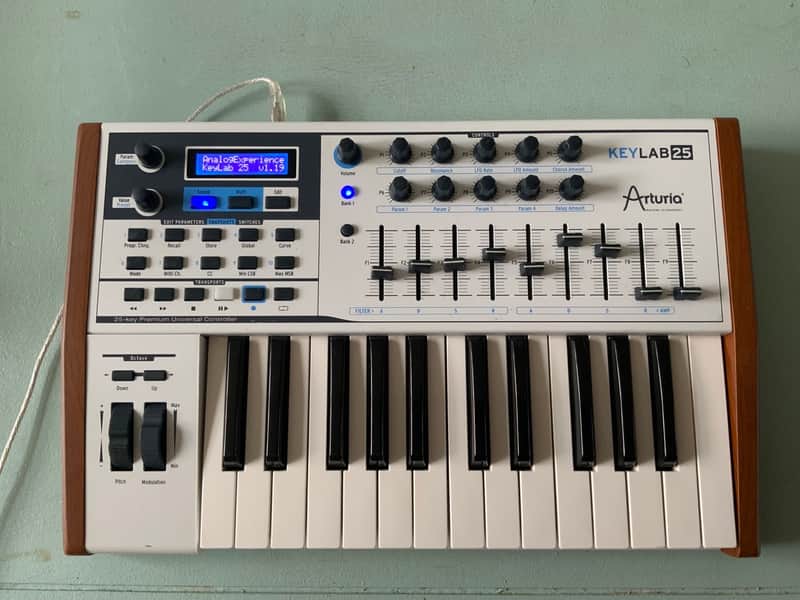 Arturia KeyLab 25 MIDI Controller Keyboard image 1