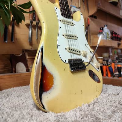 Fender Stratocaster - John Cruz '61 Reissue - Olympic White over Sunburst Hvy Relic - 2017 image 3
