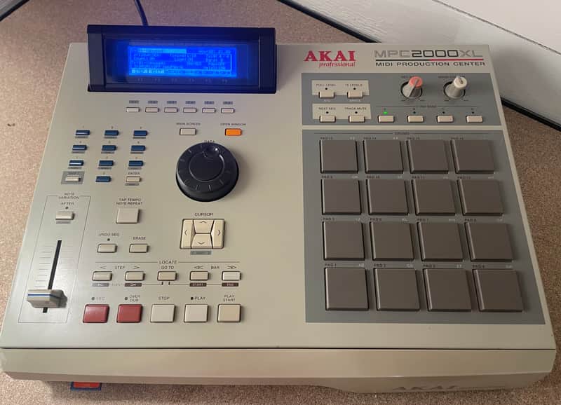 Akai MPC2000XL MIDI Production Center 2000 - 2005 Grey image 1
