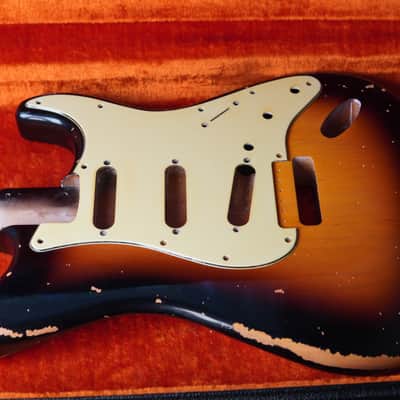 Freakaster Stratocaster Relic Body 3 Tone Sunburst image 4