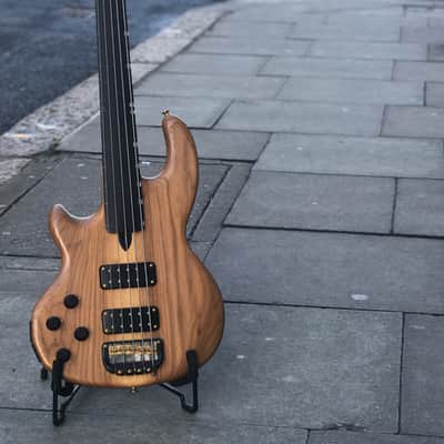 Wal Custom 5 Fretless image 2