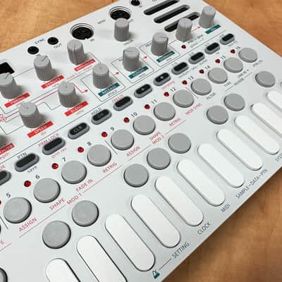 Sonicware Liven Texture Lab 27-Key Sampling Groovebox 2023 - Present - Silver image 5