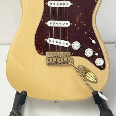 FENDER DELUXE PLAYERS STRAT (Made in Mexico) electric guitars for