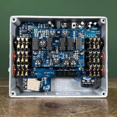 Electro-Harmonix Deluxe Memory Man Tap Tempo with Panasonic MN3005 Chip 2010s - Blue image 8