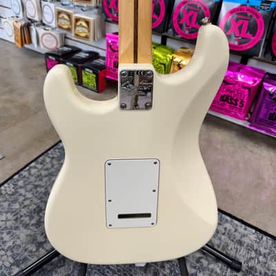 Fender American Special Stratocaster with Maple Fretboard - Olympic White image 7