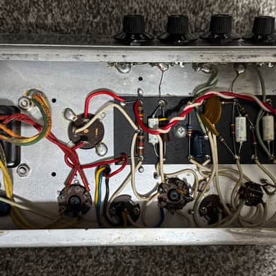 Fender Vibro Champ 6-Watt 1x8 Guitar Combo - Silverface image 17