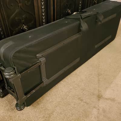 LARGE GATOR KEYBOARD/SYNTHESIZER TRAVEL CARRYING CASE W/WHEELS image 11