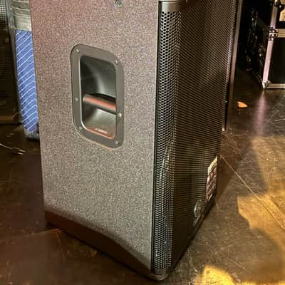 Yamaha DSR115 15" 2 way Powered Loudspeakers image 6