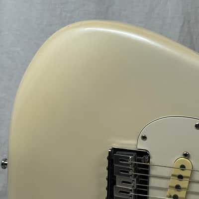 Fender Player Plus Stratocaster Guitar 2022 - Olympic Pearl / Maple neck image 3