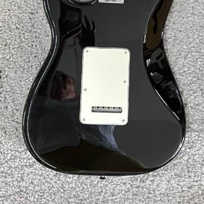 Mint Fender Player II Stratocaster guitar, Maple Fingerboard, Black Finish - MIM image 2