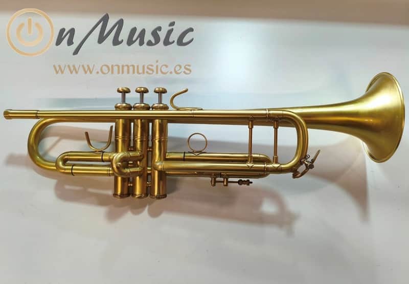 Trompeta Bach Stradivarius 43 lacado mate en perfecto estado image 1